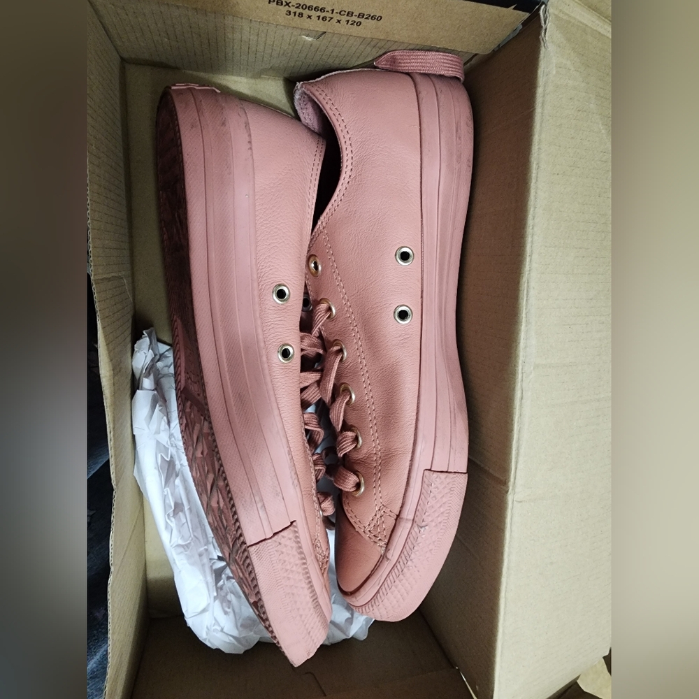 Converse womens Chuck Taylor all star pink leather sneakers